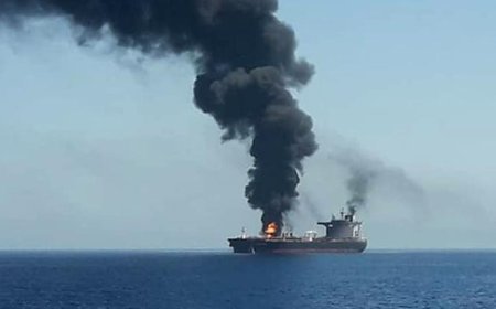 Umman açıklarında seyreden tanker yakınında şüpheli patlama! 'Saldırı girişimi olabilir'