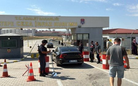Ümit Özdağ, cezaevindeki Sinem Dedetaş ile Oğuzhan Uğur'u ziyaret etti