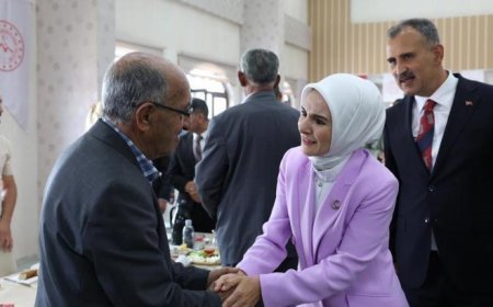 Bakan Göktaş, Ağrı'da şehit yakınları ve gazilerle buluştu! 'Tarihi bir adımdır'