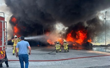 Dumanlar ilçeyi kapladı: Bursa'da tamirhanede yangın