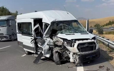 Ankara’da minibüs TIR'a çarptı: 7 yaralı