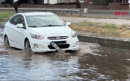Samsun'da sağanak etkili oldu: Araçlar yollarda mahsur kaldı