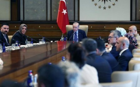 Cumhurbaşkanı Erdoğan şehit ailelerini kabul etti! 'Türkiye'yi bu sıkıntıdan ebediyen kurtaracağız'