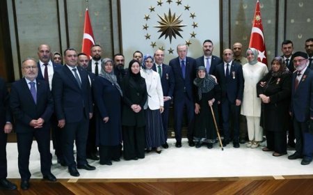 Bakan Göktaş Cumhurbaşkanı Erdoğan'ın şehit aileleri ve gazileri kabulüne paylaştı