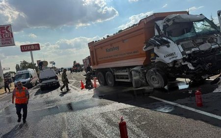 Ankara'da midibüs ile kamyon çarpıştı; 1 ölü, 16 yaralı