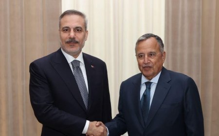 Dışişleri Bakanı Hakan Fidan, Arap Birliği Genel Sekreteri Fehmi ile Mısır'da görüştü