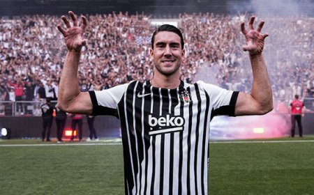 Dusan Vlahovic'ten imza töreninden taraftara şampiyonluk mesajı: 'Hazır mısınız? Başlıyoruz!'
