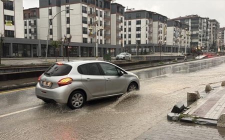 Meteoroloji uyarmıştı! Malatya'da sağanak hayatı olumsuz etkiledi