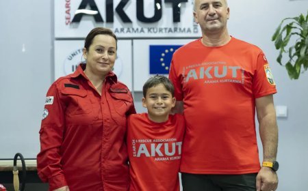 Marmara depreminde yolları kesişen çift, bugün afetzedelerin yardımına koşuyor