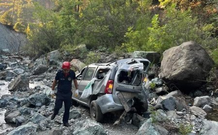 Osmaniye'de yayla yolunda feci kaza! Otomobil, 50 metre yükseklikten dere yatağına düştü