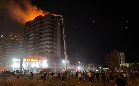 Diyarbakır'da plaza yangını. 3'ü itfaiye eri 8 kişi dumandan etkilendi