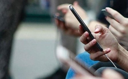 Fransa'da cep telefonu kararı: Yeni eğitim yılından itibaren liselerde yasaklandı