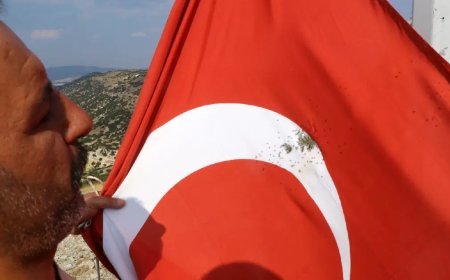 Burdur'da Türk bayrağına saldırı. Av tüfeği ile ateş ettiler