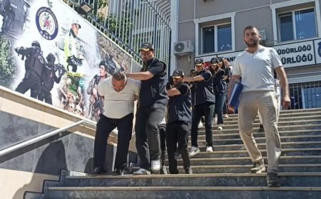 Yazışmalar ortaya çıktı. Hem dolandırmış hem terslemiş