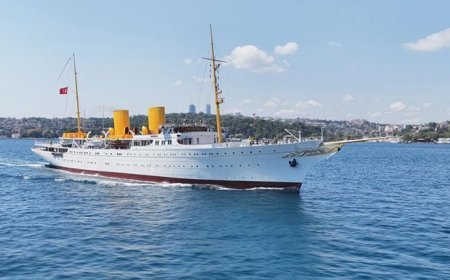 Atatürk’ün Mirası TCG Savarona İstanbul Boğazı'nda