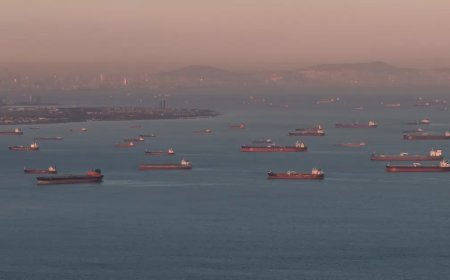 İstanbul açıklarındaki tanker yoğunluğu havadan görüntülendi