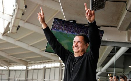 Premier Lig'e fırtına gibi başlayan Hull City'e dev sponsor
