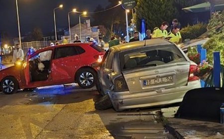 Bursa'da iki otomobil çarpıştı: 4 yaralı