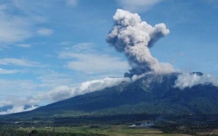 Endonezya'daki Merapi Yanardağı'nda patlama: Lavlar 2 kilometreye ulaştı