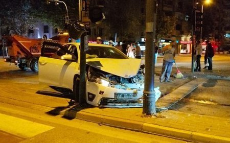 Bursa'da iki otomobilin çarpıştığı kazada 7 kişi yaralandı
