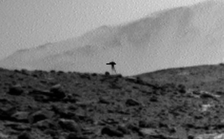 Mars'tan gelen görüntü kafaları karıştırdı! Kameraya takılan gizemli silüet: '13 saniye önce yoktu'