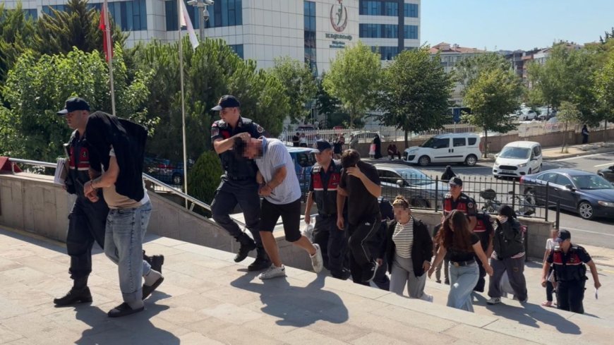 Ormana götürdükleri kişiye kadın kıyafeti giydirip videosunu çeken 6 şüpheli gözaltına alındı