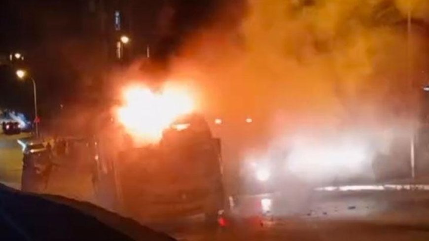 Kartal'da minibüs yangını! Peş peşe patlamalar yaşandı