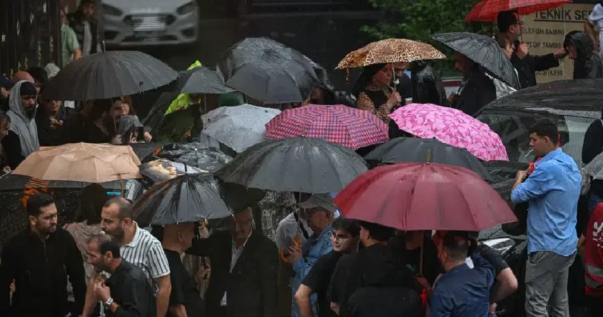 Meteoroloji saat saat uyardı. İstanbul'a sağanak geliyor, kuvvetli rüzgara dikkat