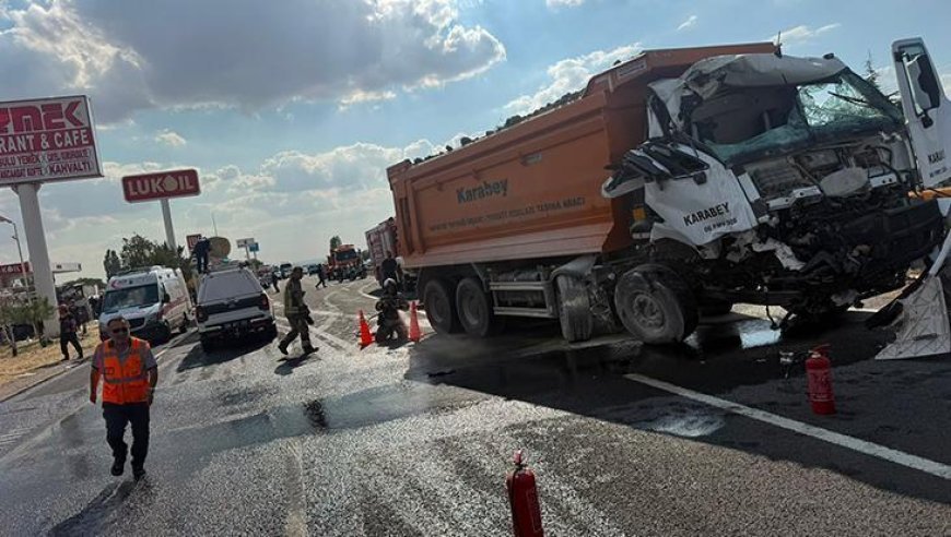 Ankara'da midibüs ile kamyon çarpıştı; 1 ölü, 16 yaralı