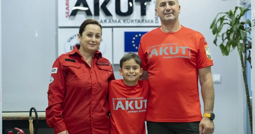 Marmara depreminde yolları kesişen çift, bugün afetzedelerin yardımına koşuyor
