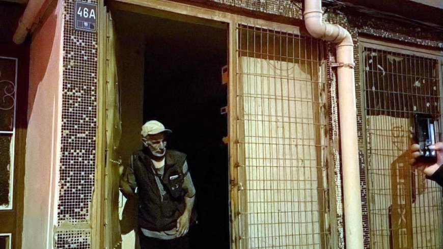 Arkadaşlarının şakasıyla mahsur kaldı, polis ve itfaiye kurtardı