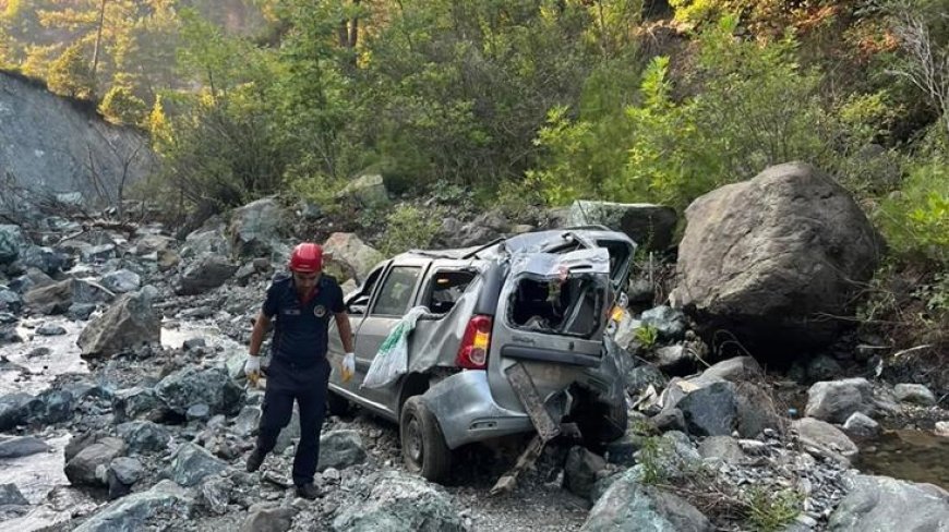 Osmaniye'de yayla yolunda feci kaza! Otomobil, 50 metre yükseklikten dere yatağına düştü