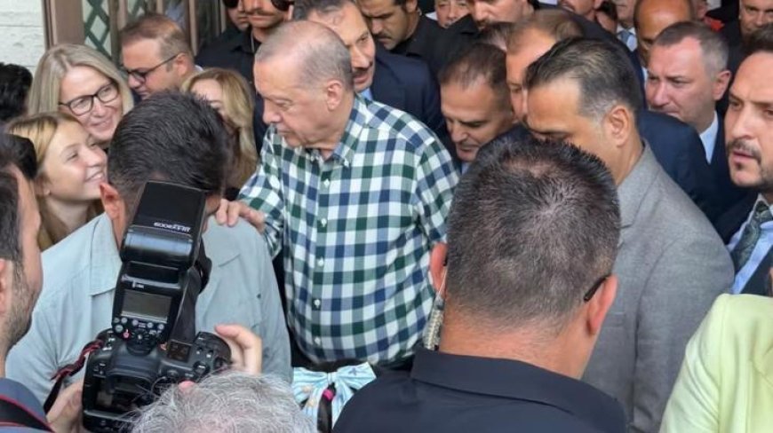 Erdoğan'dan Marmaris'te kendisini karşılayan belediye başkanına: Gelmek istiyorsan kapımız açık