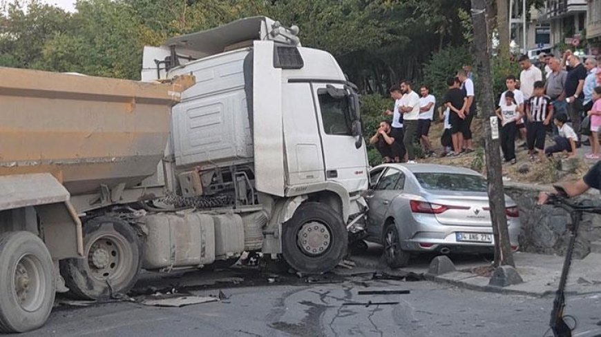Esenler'de ortalık savaş alanına döndü! Freni boşalan kamyon park halindeki araçları ezdi