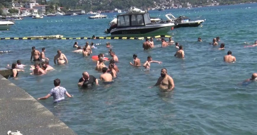 İstanbul'da sıcak hava alarmı: Serinlemek için Boğaz’a girdiler