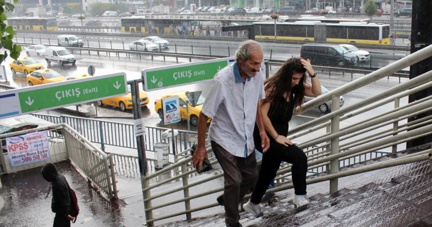 İstanbul'da sonbahar provası. Hava bir anda soğuyacak, sağanak bastıracak
