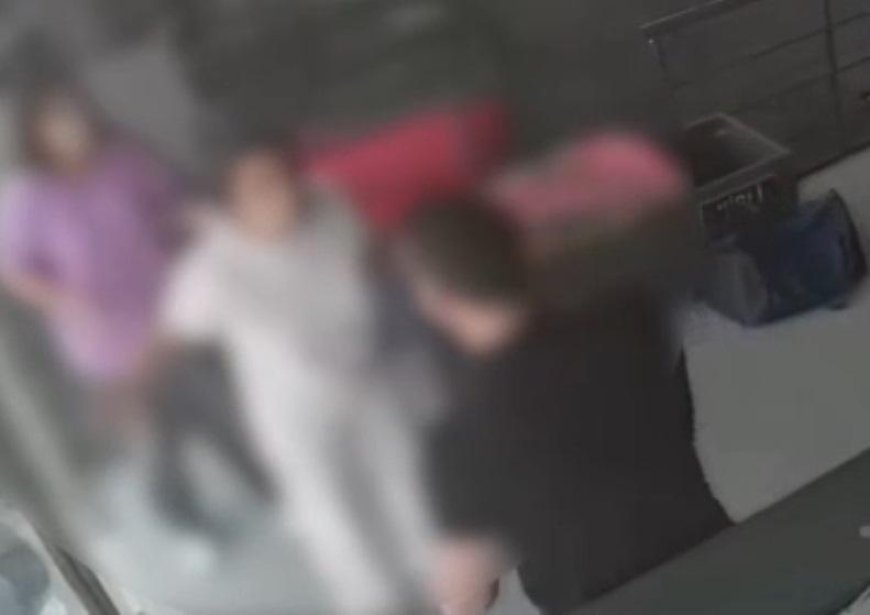 Spor salonunda dehşet! Bir kadının boğazını sıkmaya başladı, başka bir kadın araya girdi
