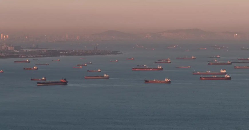 İstanbul açıklarındaki tanker yoğunluğu havadan görüntülendi