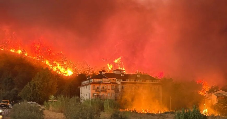 Fethiye'de orman yangını. Rüzgarın şiddeti azaldı, alevler büyük ölçüde kontrol altında
