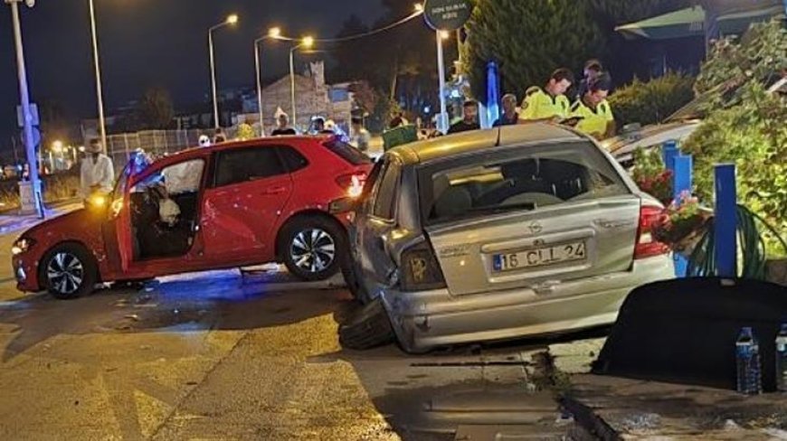 Bursa'da iki otomobil çarpıştı: 4 yaralı