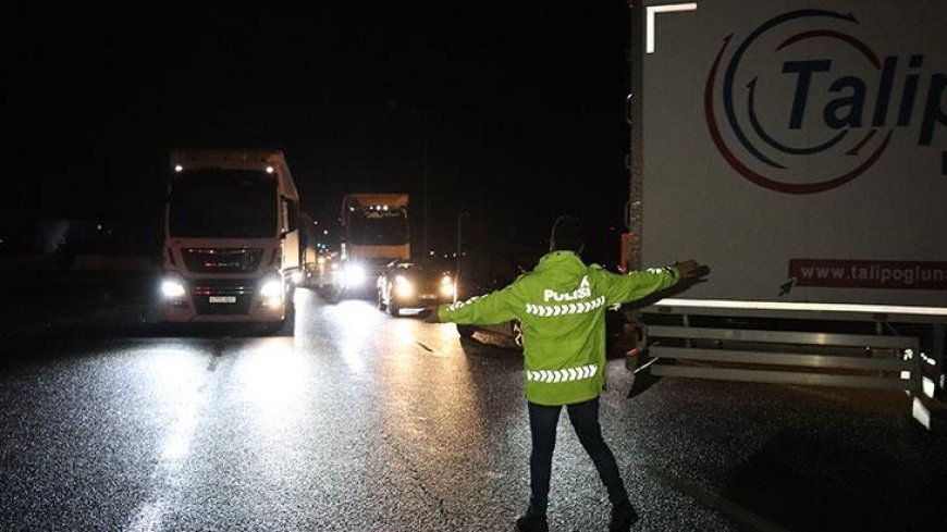 Erzincan-Sivas kara yolu heyelan sonrası yeniden ulaşıma açıldı
