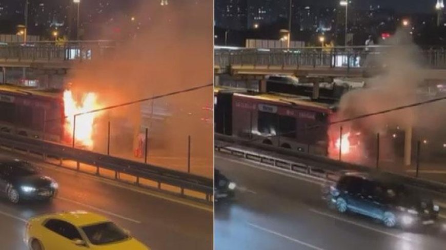 Kağıthane'de faciadan dönüldü! Seyir halindeki metrobüs alev aldı; yolcular tahliye edildi