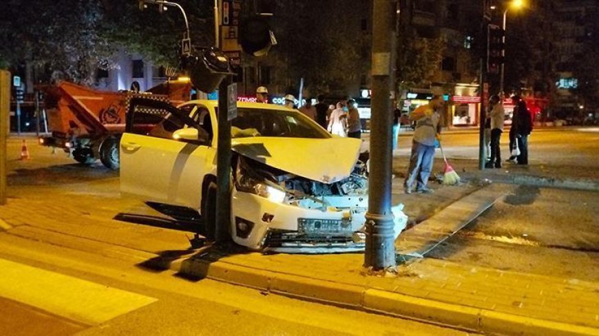 Bursa'da iki otomobilin çarpıştığı kazada 7 kişi yaralandı
