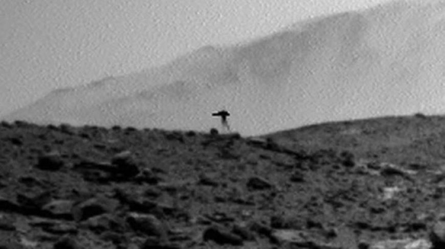 Mars'tan gelen görüntü kafaları karıştırdı! Kameraya takılan gizemli silüet: '13 saniye önce yoktu'