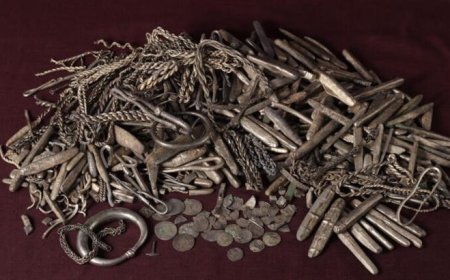 Bahçesinde kazı yaparken Viking hazinesi buldu! 'Tam 18.5 kilogram ağırlığında, Thor'un çekici de var'
