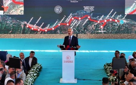 Bakan Uraloğlu, Trabzon Raylı Sistem Hattı Temel Atma Töreni'nde konuştu