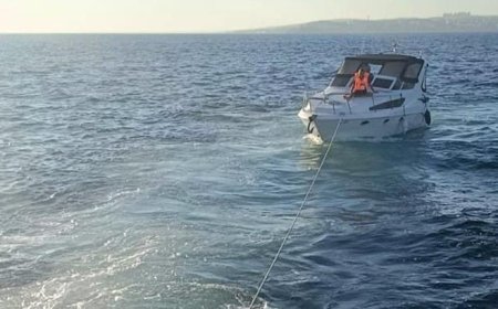 Beylikdüzü açıklarında arızalanıp sürüklenen teknedeki 3 kişi böyle kurtarıldı