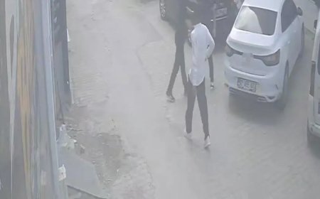 Genç kadını erkek arkadaşından kurtarmak isterken bıçaklandı
