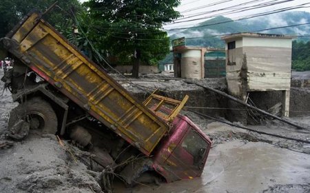 Nepal'deki sel felaketinde hayatını kaybedenlerin sayısı 1355'e çıktı