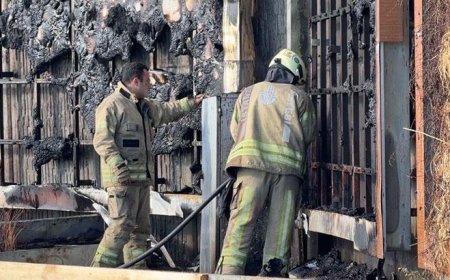 Kasımpaşa Tüneli yanında çıkan yangın korkuttu